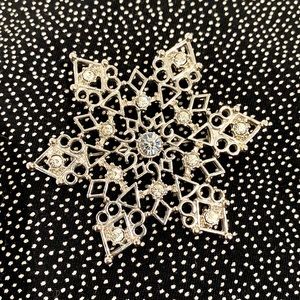 SNOWFLAKE PIN 2.5”